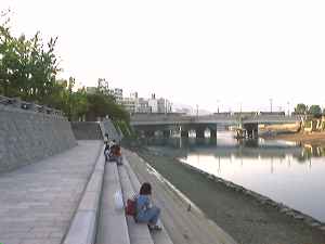Aioi bridge's shape is like letter T.It is said that this was the pylon for the A bomb pilot. Photo:1998.5.30